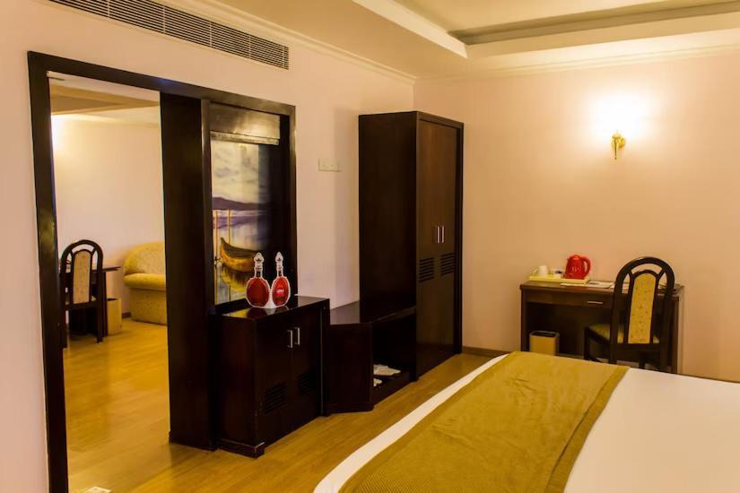 The Quilon Beach Hotel And Convention Center Коллам Экстерьер фото